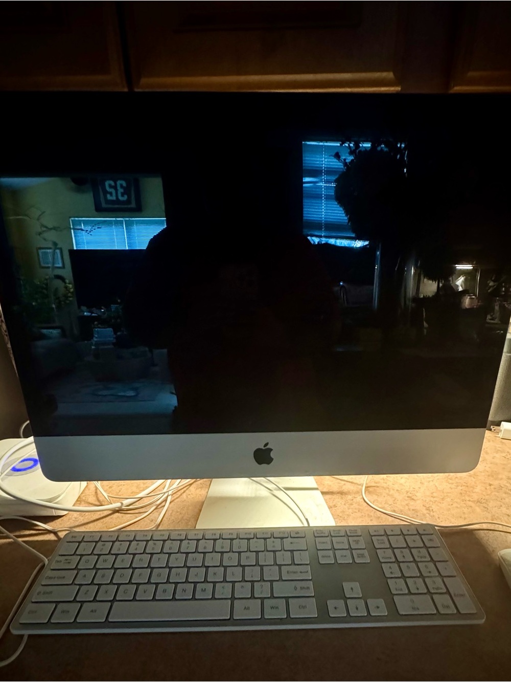 Apple iMac Desktop in Silver with White Keyboard